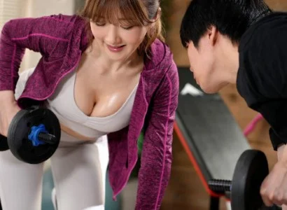 Chàng trai số hưởng cùng nữ PT gợi cảm đụ nhau