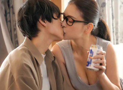 Chàng trai bị cắm sừng đau đớn được chị hàng xóm an ủi